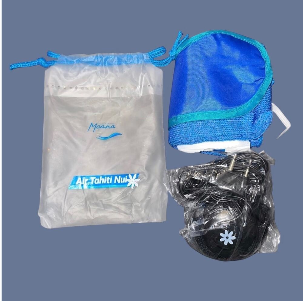 Air Tahiti Nui Business Class Amenity Kit Moana Blue Travel Bag Socks Eye Mask